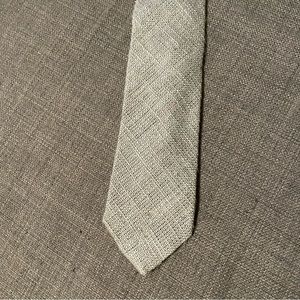Vintage Berkley Cravats Tie Necktie Grey 2.5” * Rayon/Cotton/Linen * Made In USA